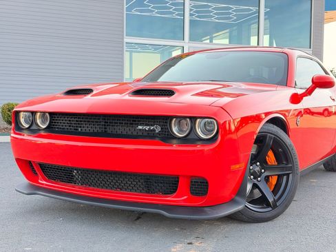 Used 2022 Dodge Challenger SRT Hellcat w/ Plus Package RWD image 4