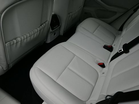 Certified 2026 Porsche Macan AWD/4WD image 19