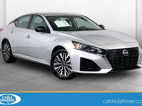 Used 2025 Nissan Altima 2.5 SV FWD image 1