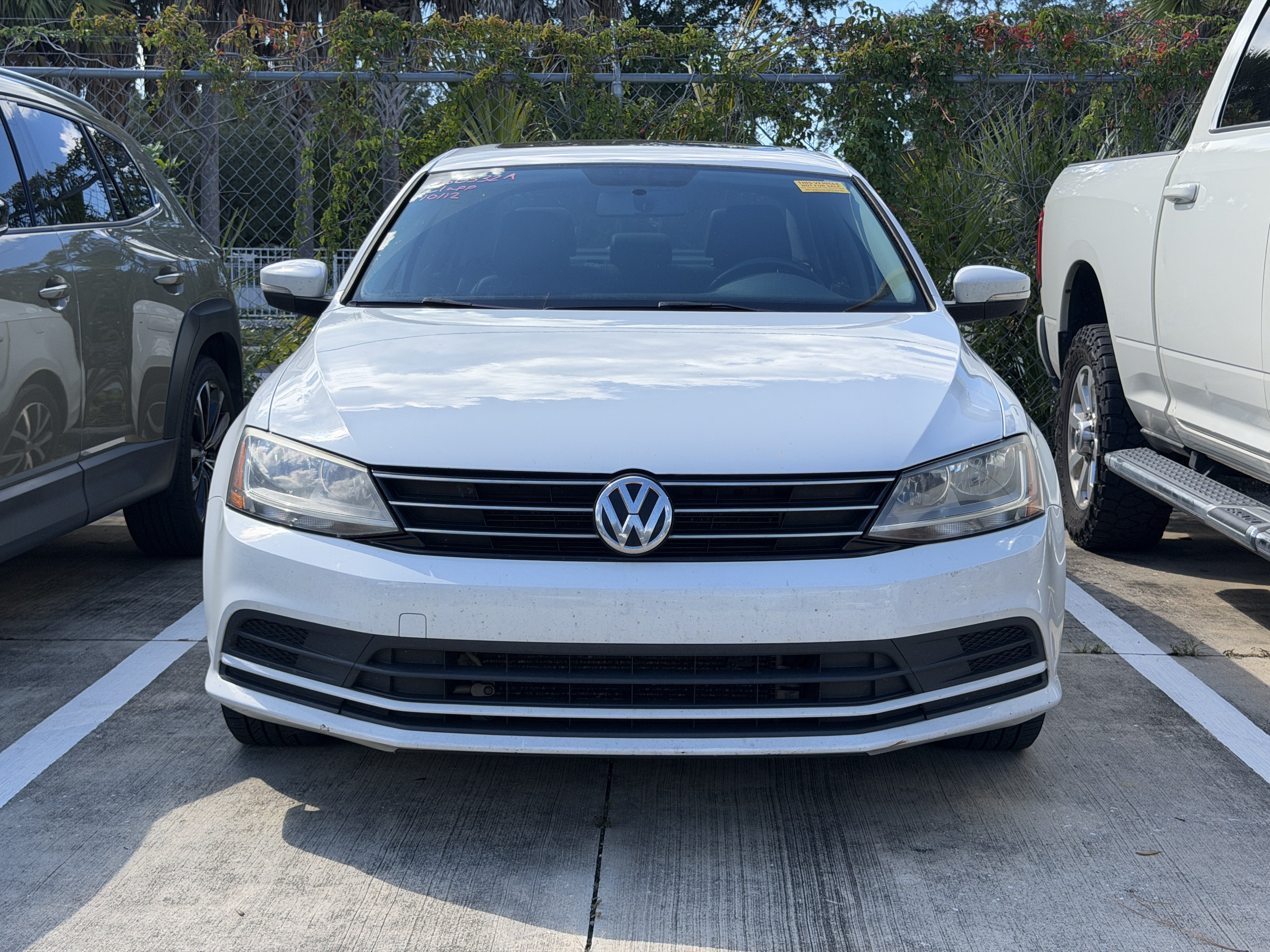 Used 2017 Volkswagen Jetta SE FWD image 2