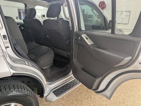 Used 2011 Nissan Pathfinder S AWD/4WD image 17