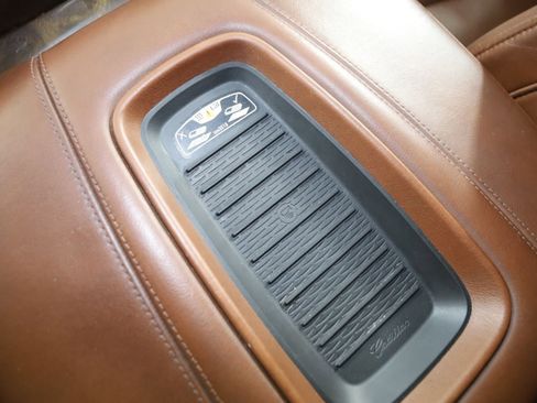 Used 2019 Cadillac Escalade ESV Premium Luxury image 33