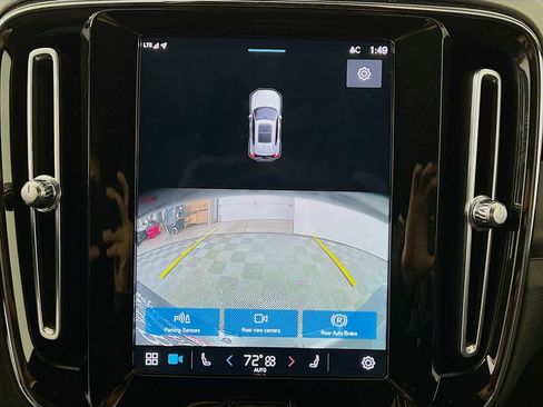 Used 2023 Volvo XC40 Recharge Core image 16