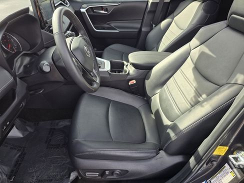 Used 2022 Toyota RAV4 XLE Premium AWD/4WD image 34