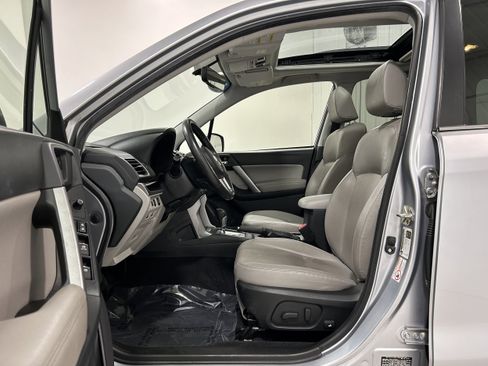 Used 2017 Subaru Forester 2.5i Limited AWD/4WD image 4