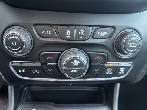 Used 2019 Jeep Cherokee Limited w/ Technology Group image 21