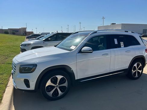 Used 2025 Mercedes-Benz GLB 250 4MATIC image 14