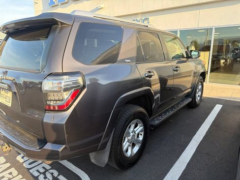 Used 2015 Toyota 4Runner SR5 AWD/4WD image 4