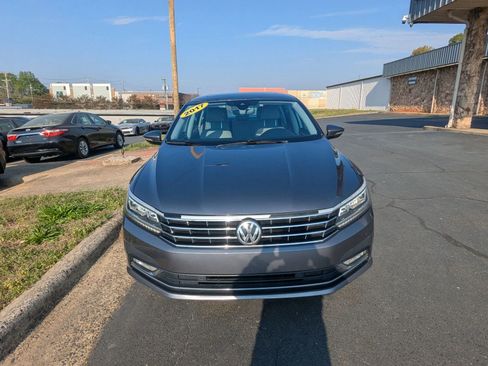 Used 2017 Volkswagen Passat 1.8T SEL Premium FWD image 2