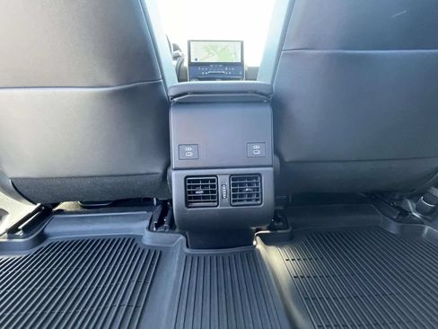 Used 2025 Toyota bZ4X FWD image 5