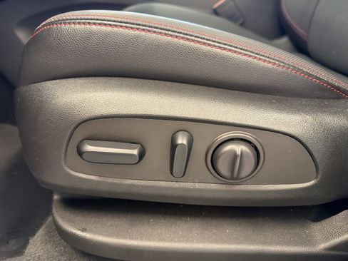 Used 2022 Chevrolet Equinox RS image 34