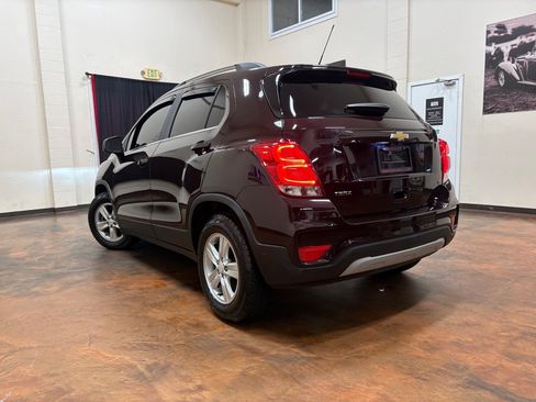 Used 2020 Chevrolet Trax LT FWD image 2