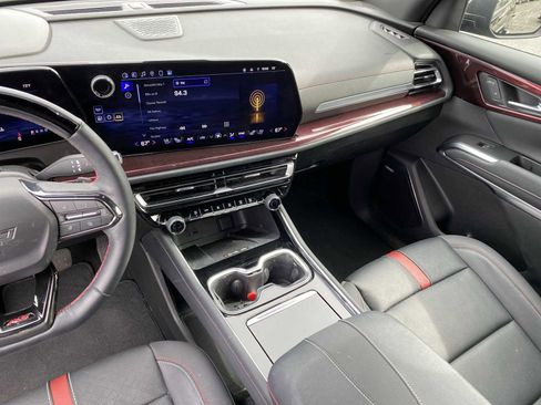 Used 2024 Chevrolet Traverse RS image 19