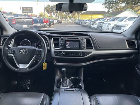 Used 2016 Toyota Highlander LE FWD image 5