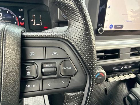 Used 2025 Toyota Tacoma SR5 AWD/4WD image 29