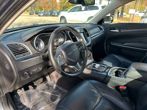 Used 2016 Chrysler 300 Limited image 16