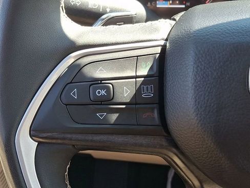 Used 2023 Jeep Grand Cherokee Limited AWD/4WD image 22