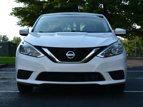 Used 2019 Nissan Sentra SV FWD image 2
