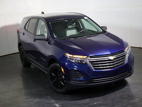 Used 2023 Chevrolet Equinox LS w/ LS Convenience Package image 7