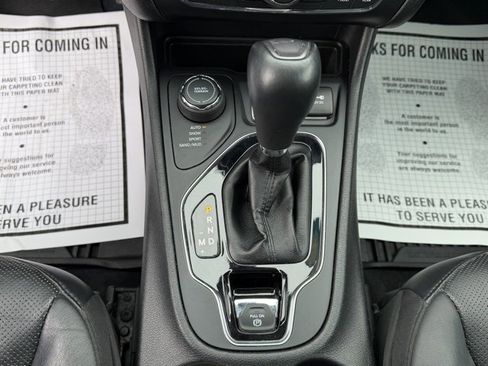 Used 2019 Jeep Cherokee Limited image 28