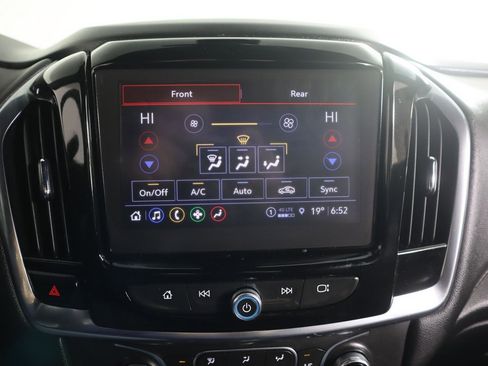 Used 2023 Chevrolet Traverse LT image 47