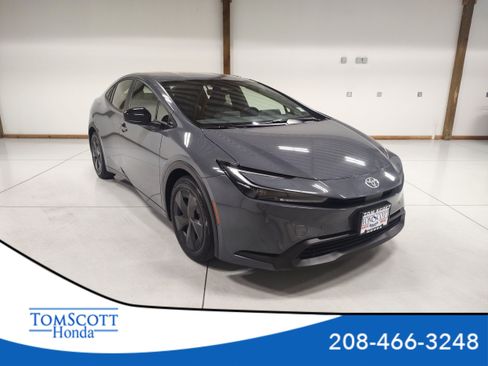 Used 2025 Toyota Prius LE FWD image 1