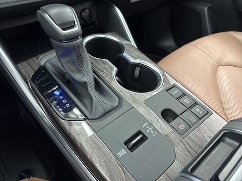 Certified 2025 Toyota Highlander Limited image 32