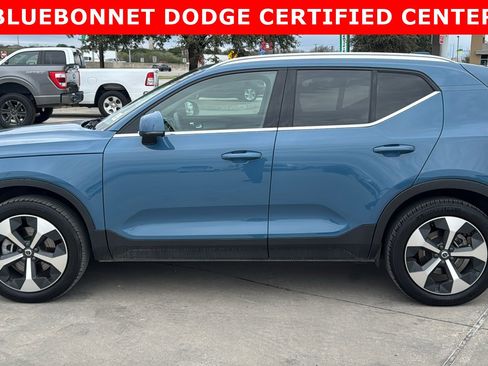 Used 2023 Volvo XC40 B5 Plus w/ Protection Package Premier image 8