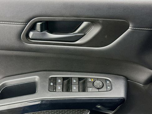 Used 2024 Nissan Pathfinder SV image 15