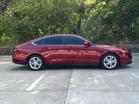 Used 2025 Honda Accord LX image 10
