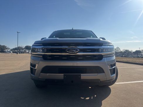 Used 2024 Ford Expedition Limited image 10
