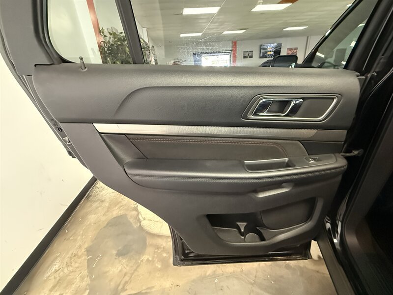 Used 2018 Ford Explorer XLT w/ Equipment Group 202A FWD image 24