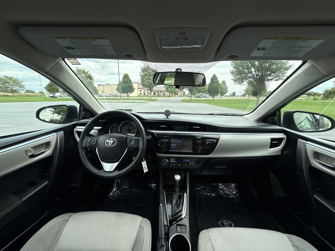 Used 2015 Toyota Corolla LE FWD image 14