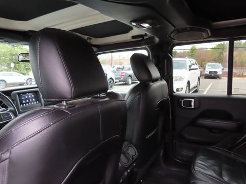 Used 2018 Jeep Wrangler Unlimited Sahara w/ LED Lighting Group image 29