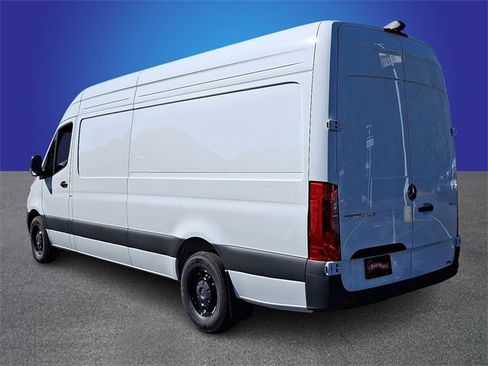 Used 2025 Mercedes-Benz Sprinter 2500 image 6