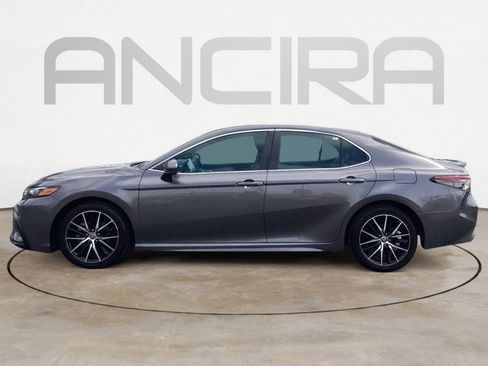 Used 2021 Toyota Camry SE FWD image 11