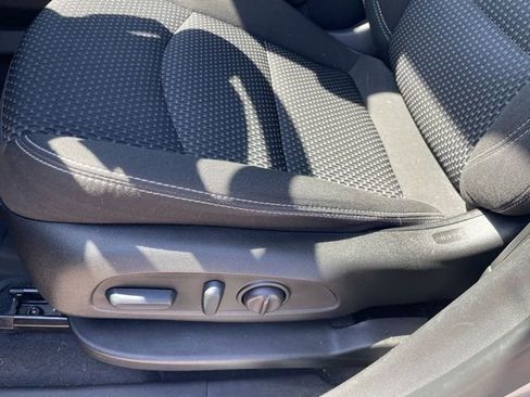 Used 2023 GMC Terrain SLE w/ Driver Convenience Package FWD image 7