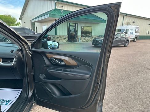 Used 2019 GMC Terrain SLE w/ Driver Convenience Package FWD image 30