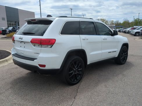 Used 2018 Jeep Grand Cherokee Laredo AWD/4WD image 8