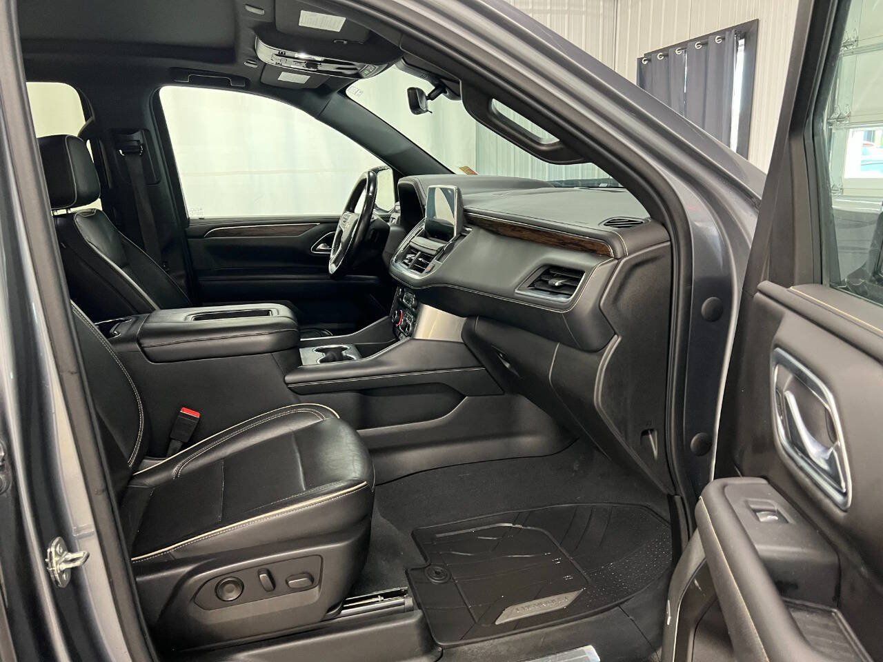 Used 2021 Chevrolet Suburban Premier w/ Premium Package AWD/4WD image 12