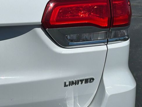 Used 2018 Jeep Grand Cherokee Limited AWD/4WD image 6