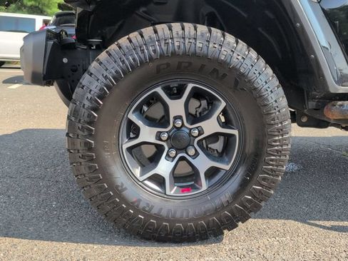 Used 2022 Jeep Wrangler Unlimited Rubicon w/ LED Lighting Group AWD/4WD image 24