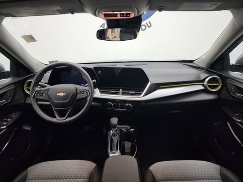 Used 2024 Chevrolet Trax LT image 19