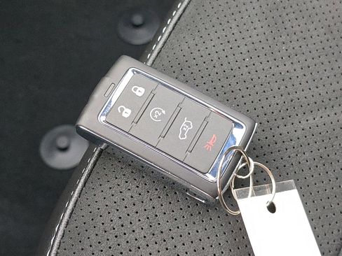 New 2025 Jeep Grand Cherokee L Altitude image 35