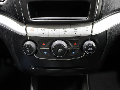 Used 2019 Dodge Journey SE w/ Blacktop Package FWD image 16