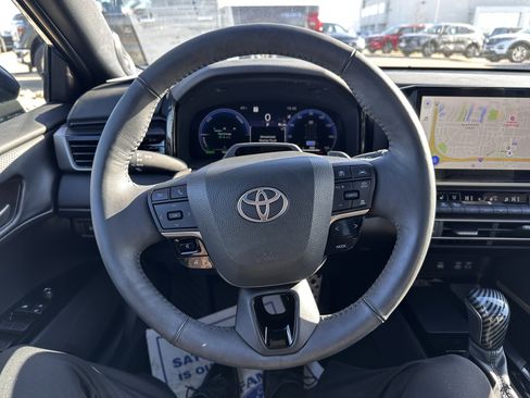 Used 2025 Toyota Camry XSE image 9