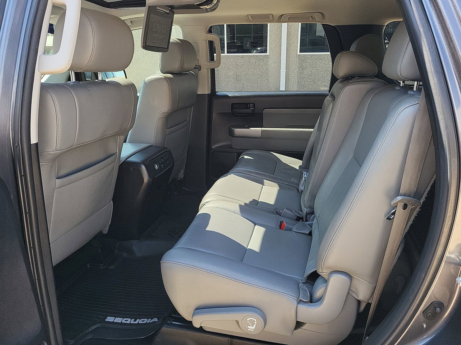 Used 2017 Toyota Sequoia SR5 w/ Premium Package RWD image 26