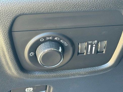 Certified 2025 Jeep Grand Cherokee Altitude AWD/4WD image 12