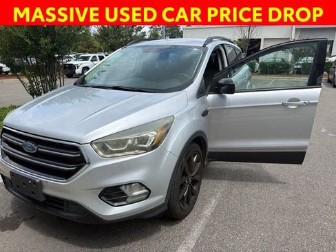Used 2018 Ford Escape SE w/ SE Sport Appearance Package FWD image 1