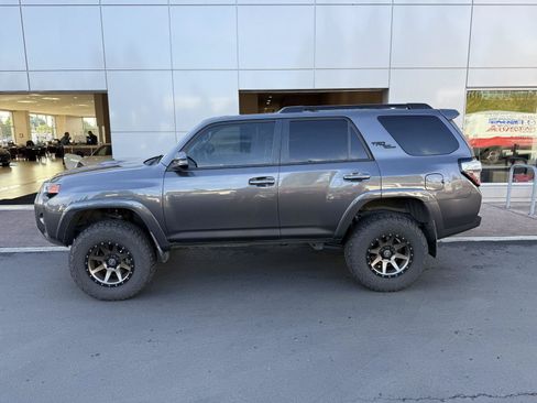 Used 2020 Toyota 4Runner TRD Off-Road Premium w/ Moonroof Package AWD/4WD image 2